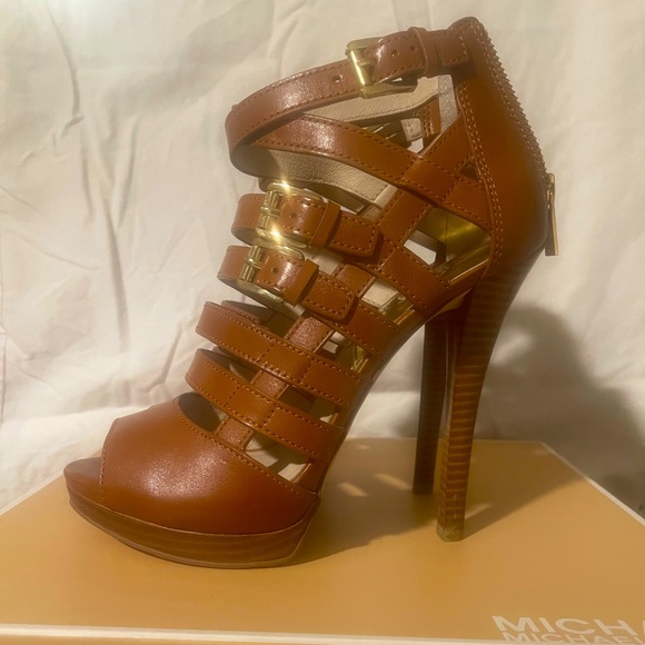Michael Kors Sandra Platform - Picture 1 of 6